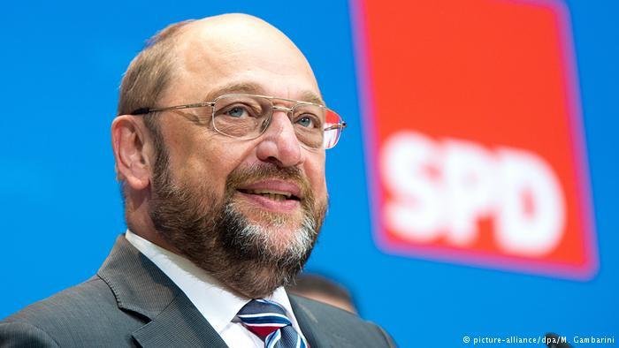 Schulz bi SPD popeljal nazaj k levim koreninam