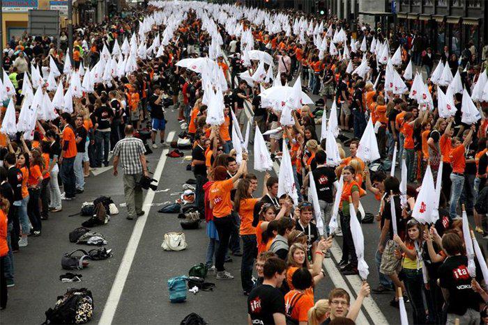 Maturanti bodo opoldne zaplesali četvorko