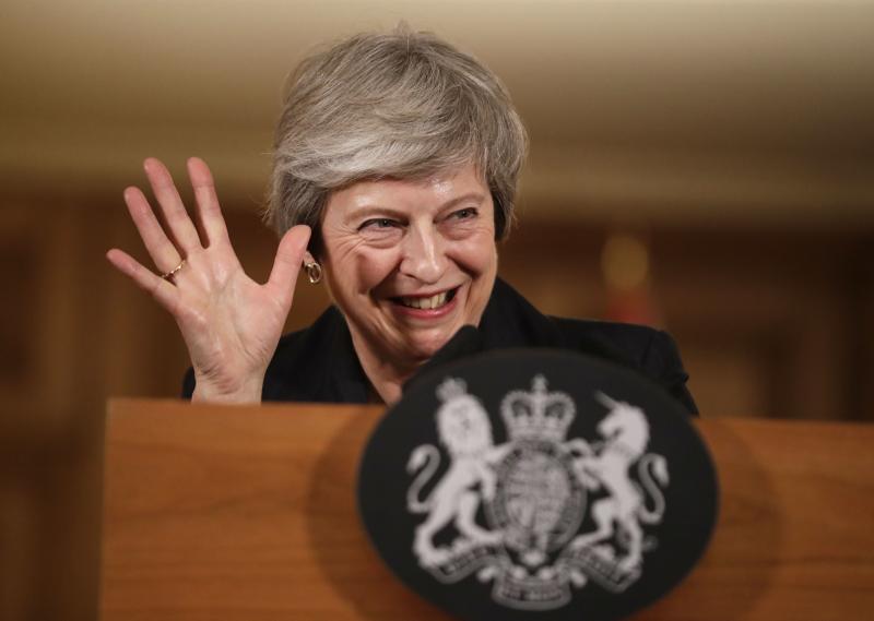 Pirova zmaga: premierka Velike Britanije preživela nezaupnico, večina poslancev pa zavrača njen dogovor z EU