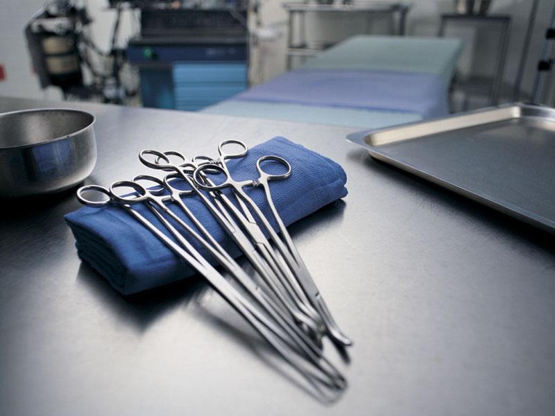 Slovenske bolnišnice po ugotovitvah KPK preplačujejo nekatere medicinske pripomočke