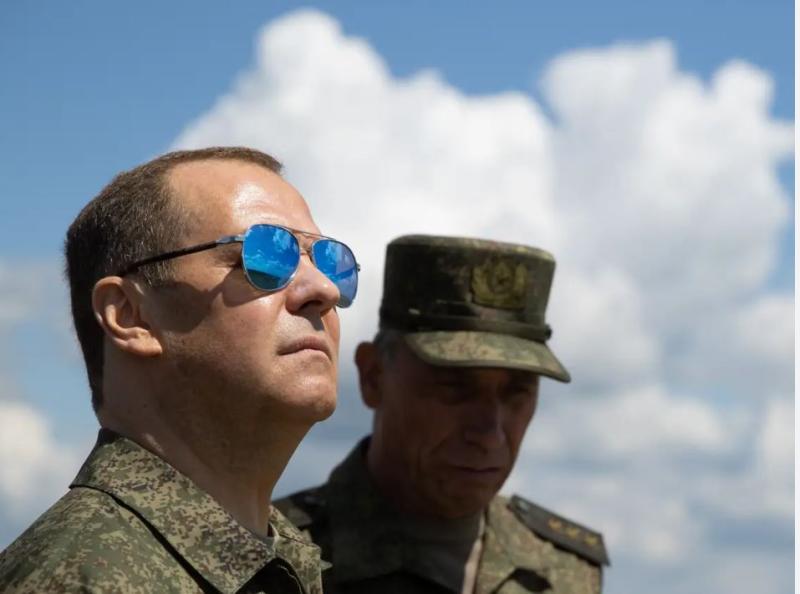 Medvedjev »vroče glave« na Zahodu opozoril z latinskim izrekom in napovedal: Ohladil jih bo »Jupitrov grom«!