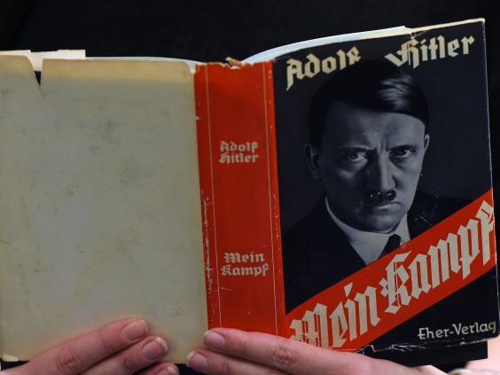 Borowitz Report: jezni Donald Trump v smeti odvrgel Bannonov »Mein Kampf«