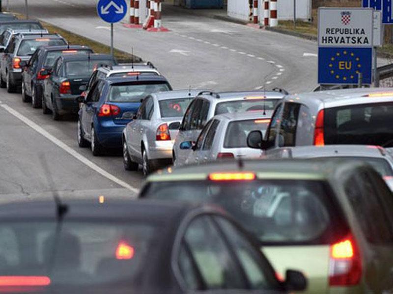 Na meji s Hrvaško čakalne dobe le za tovorni promet