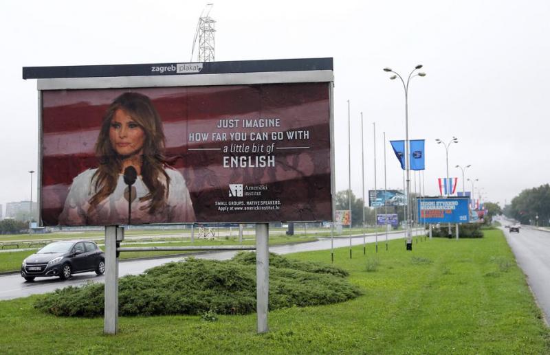 V Zagrebu zaradi grožnje s tožbo odstranili plakate z Melanio Trump