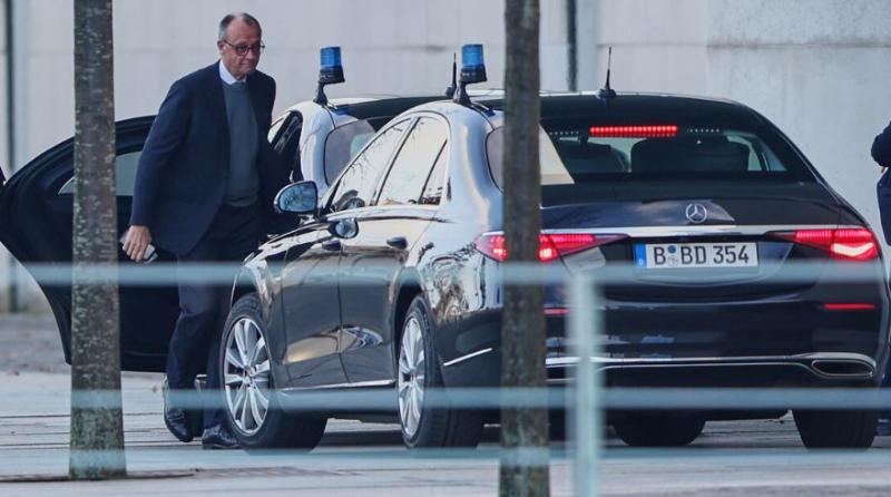 Merz ne sodeluje na mirovnih pogovorih med Ukrajino in ZDA: Zapustil sestanek