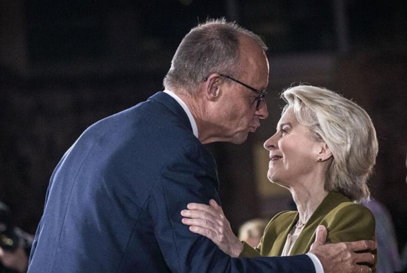 Temna resničnost za paradiranjem: Kaj za Slovenijo pomeni nova dostava gotovine EU koruptivnemu režimu v Kijevu