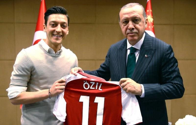 Afera Özil: »Za neuspeh krivimo migranta«