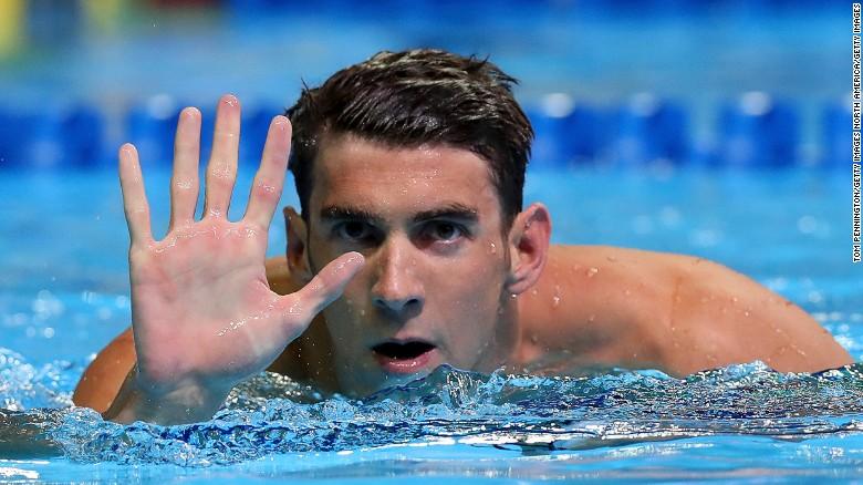 Ameriški plavalec Phelps gre med morske pse