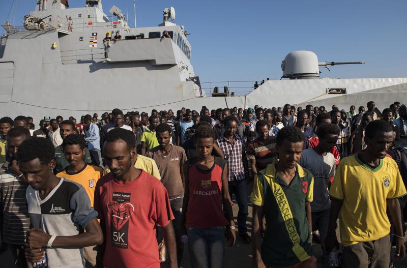 Zdaj tudi desničarji rešujejo migrante v Sredozemlju