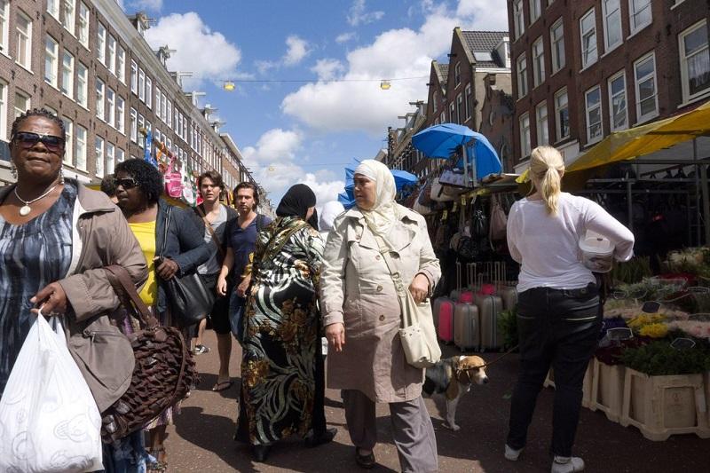 Skoraj 90 % migrantov še vedno brezposelnih po več kot 2 letih na Nizozemskem