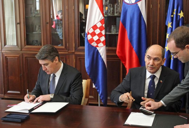 Na Hrvaškem si za slovenskega premierja bolj želijo ksenofobnega in radikalnega Janšo kot pa zmernega Šarca