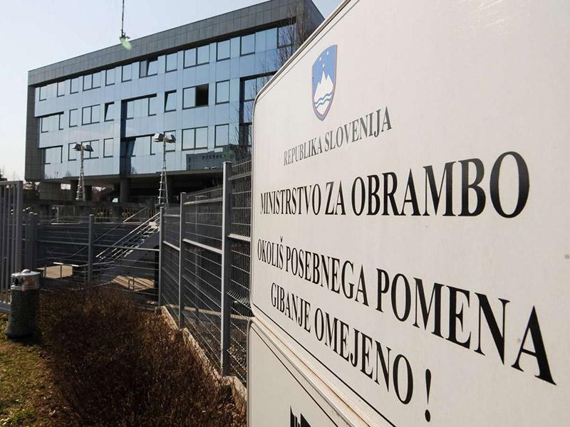 Sindikat ministrstva za obrambo s peticijo do kolektivne pogodbe