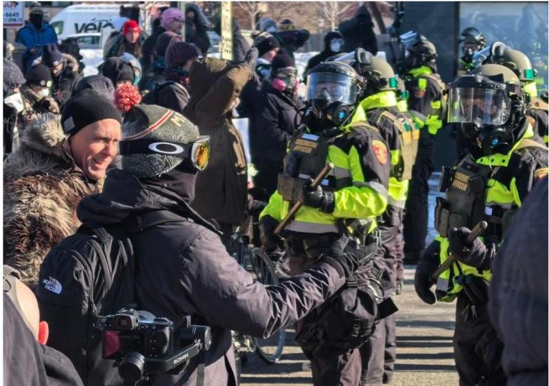 Smrtni strelski incident, v katerega so bili vpleteni ameriški zvezni agenti, sprožil nove proteste v Minneapolisu