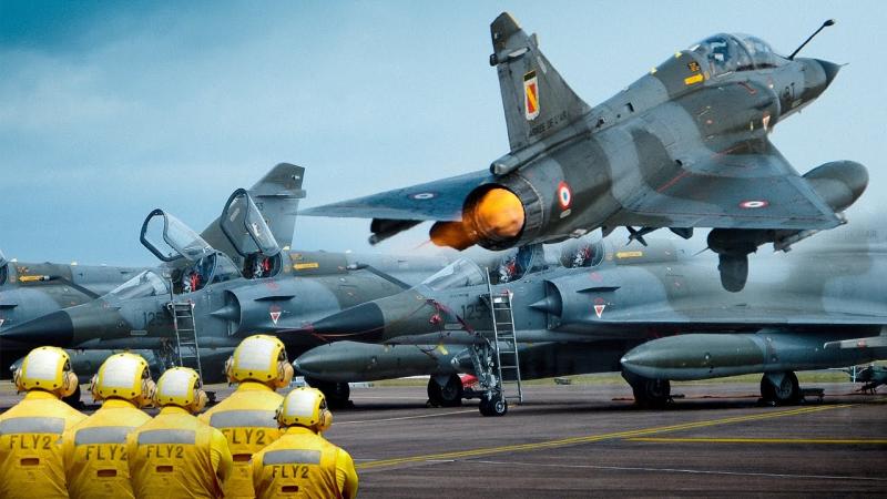 Macron: Francija bo Ukrajini dala bojna letala Mirage 2000, bodo sovražniki Zahoda kmalu dobili ruske rakete?