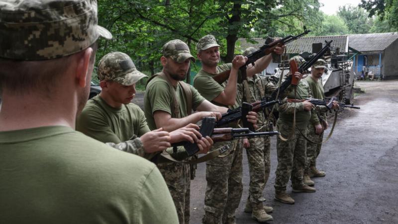 Problemi ukrajinske mobilizacije: Vse se zreducira na prevaro, prisilo in nasilje