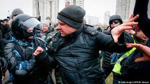 V Moskvi na protestih prijeli več sto ljudi 