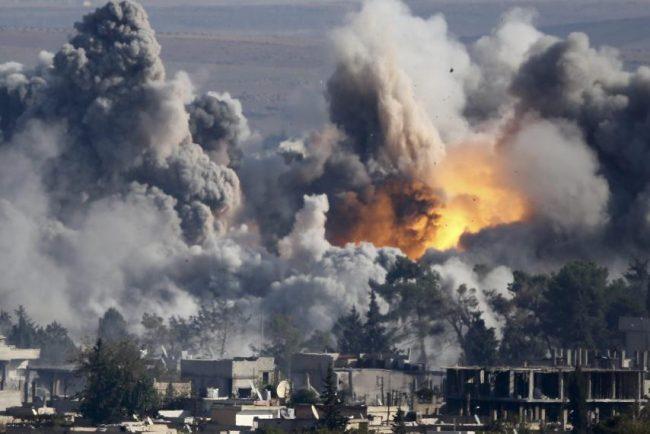 V zračnih napadih na zahodni Mosul žrtve med civilisti, več kot 200.000 razseljenih