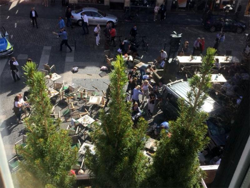 Avtomobil v množico v Münstru; več mrtvih in ranjenih