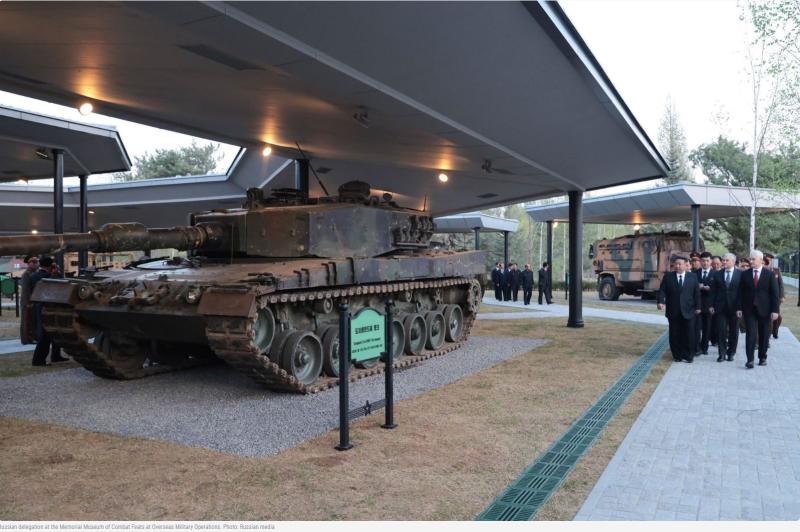 Kimov muzej »tujih vojaških operacij«: Kako Severna Koreja z zajetim NATO orožjem sramoti Zahod