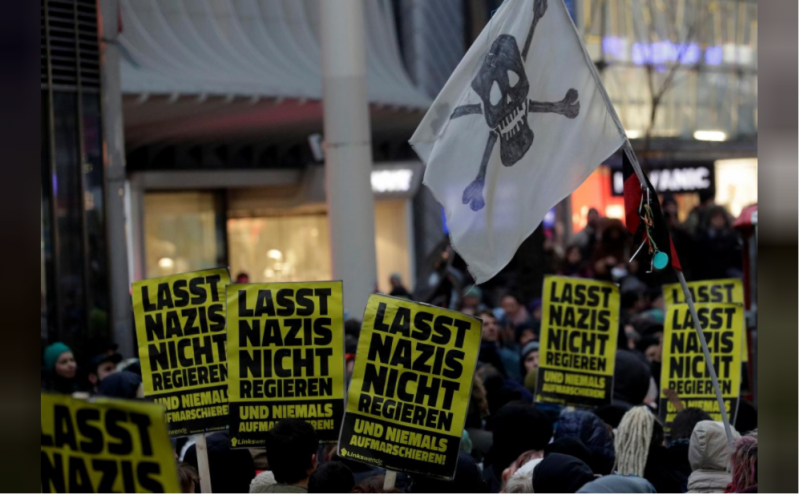 Na Dunaju množični protest proti vladi