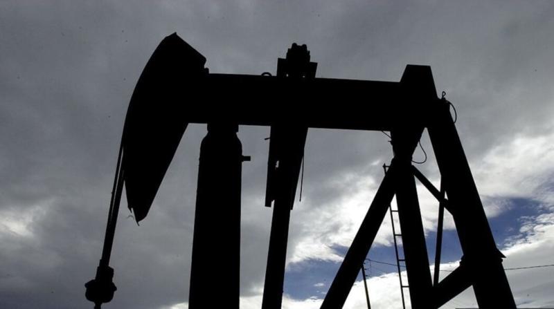 Spektakularno propadla zahodna omejitev cen ruske nafte: Moskva še vedno služi milijarde
