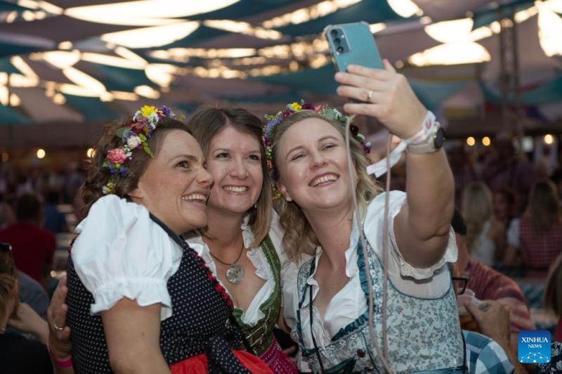 Oktoberfest se je šele začel - v Namibiji, v Windhoeku!