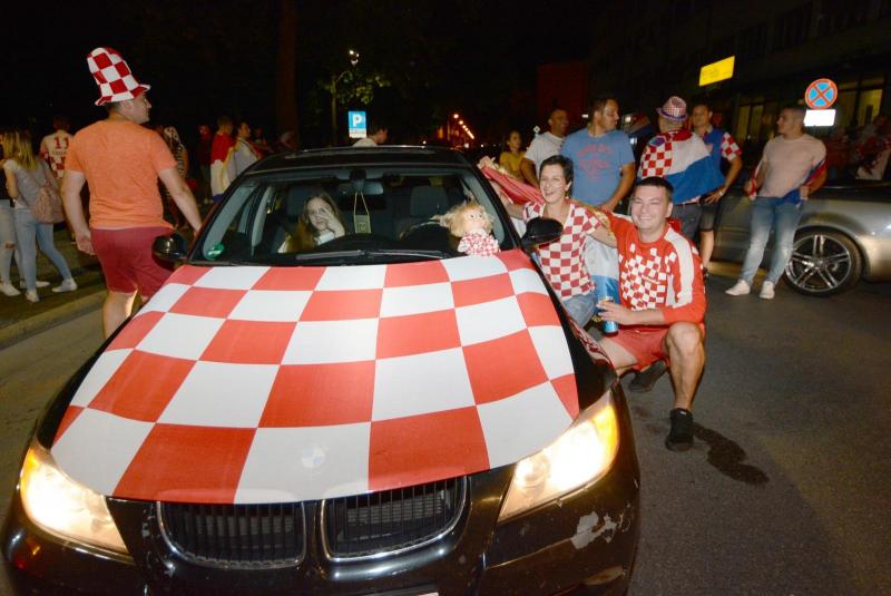 Hrvaški navijači na Dunaju zmago proslavili z napadom na policijo