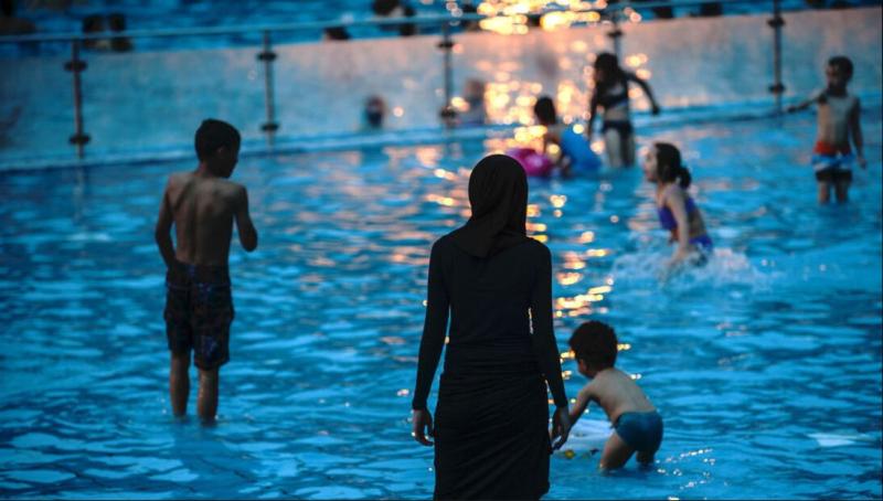Kein Deutch, kein Eintritt: Kopališče v Nemčiji prepovedalo vstop tistim, ki ne govorijo nemško