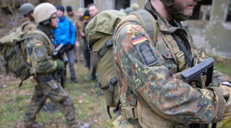 Elitna nemška enota pod preiskavo zaradi mamil, spolnega nadlegovanja in nacističnih pozdravov