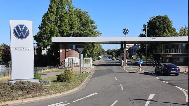 Vsak četrti šef »leti« s fotelja: Varčevanje v »Volkswagnu« doseglo tudi vodstvo