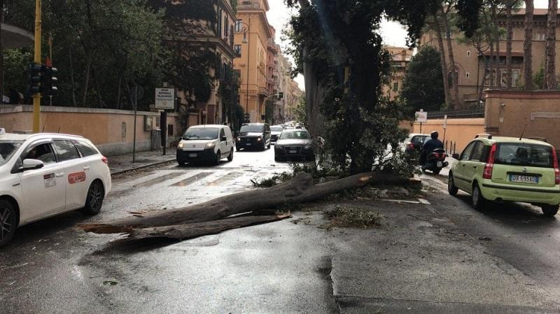 Neurje pustošilo tudi po Italiji in Avstriji