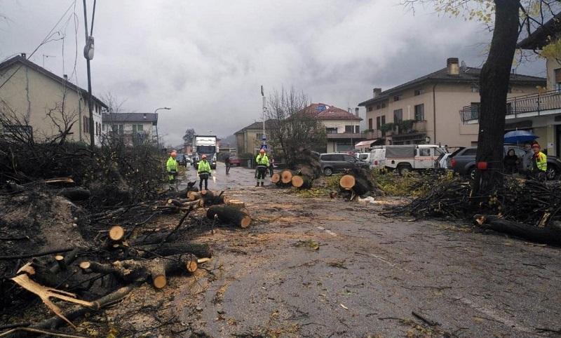 Neurje na Siciliji zahtevalo deset življenj