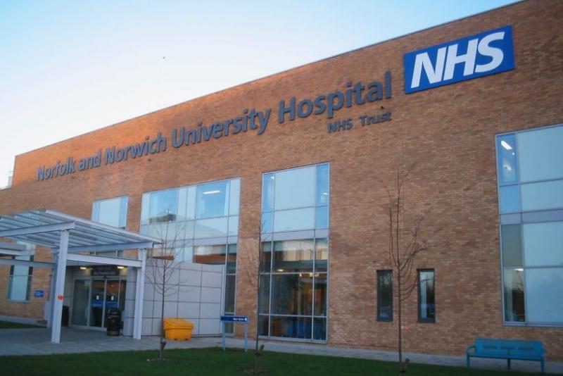 Britanski NHS v varčevalnih ukrepih razmišlja tudi o črtanju nekaterih zdravstvenih storitev