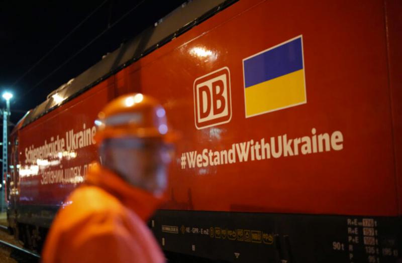 Spiegel: Nemške železnice ukinile brezplačen prevoz pomoči Ukrajini