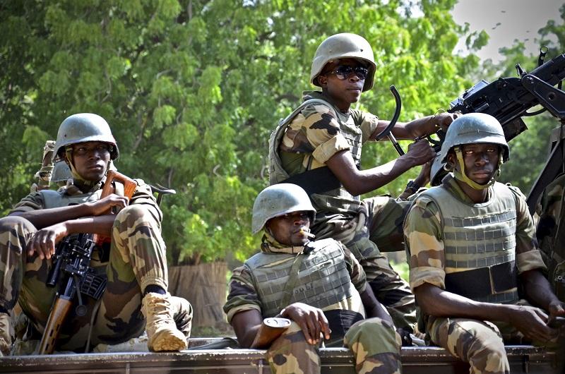 Kmalu velika afriška vojna? Vlade zahodnih afriških držav aktivirale vojske, podpihujeta jih ZDA in Francija