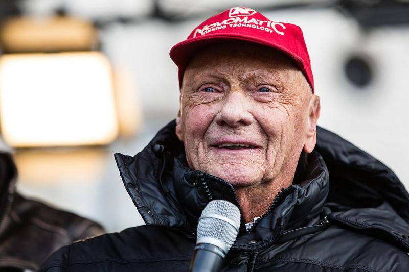 Niki Lauda po presaditvi pljuč v kritičnem stanju