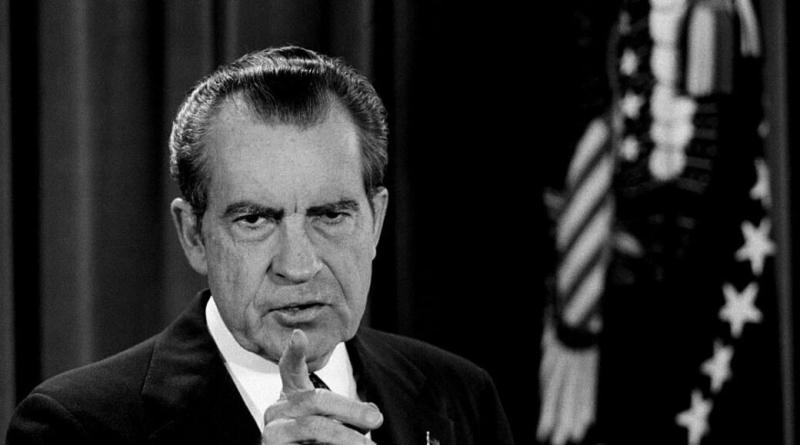 Zgodovina je učiteljica življenja: Kamala Harris na poti, da naredi Nixonovo napako