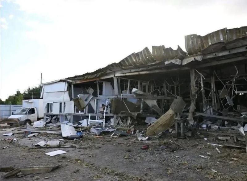 Ukrajina ubila 13 civilistov, med njimi petletno deklico: zadet hostel