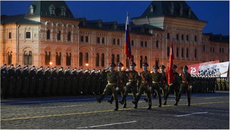 V Moskvi nočna vaja vojaške parade ob dnevu zmage na Rdečem trgu, toda slovenskega predsednika - znova ni bilo