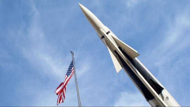 Strah pred Kitajsko se spreminja v paniko: Američani pospešujejo proizvodnjo skrivnostne rakete