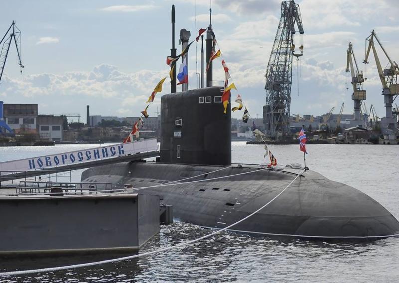 Laž iz Ljubljane: Ruska podmornica B-261 Novorosijsk se je zaradi okvare nujno dvignila na površje ob obali Francije