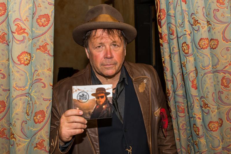 Peter Lovšin z albumom 'Območje medveda' 