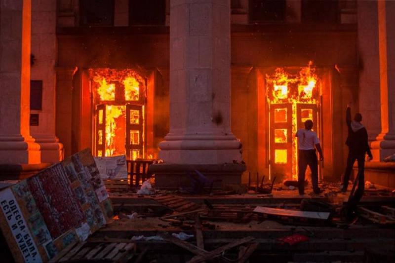 Zločin brez kazni: osem let od sežiga protestnikov v Domu sindikatov v Odesi s strani neonacistične drhali