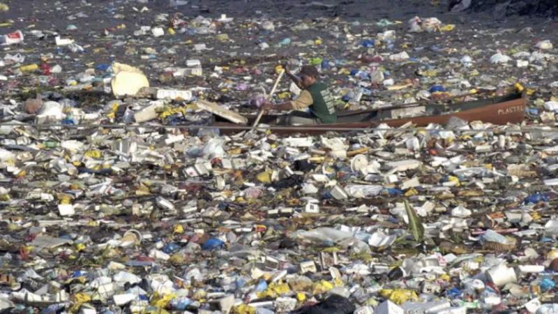 Na tihomorskem otoku največja koncentracija plastičnih odpadkov na svetu