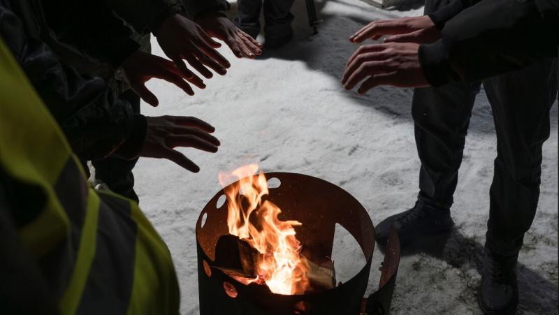 Še ena dolga in mrzla zima v Kijevu: Cene drv za ogrevanje so šle v nebo