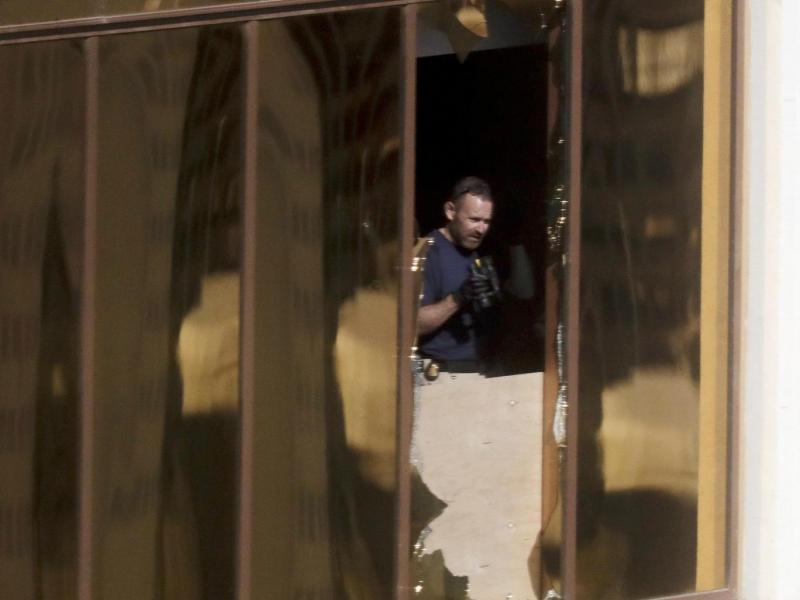 Napadalec iz Las Vegasa z ostrostrelsko puško zadel tudi letališko cisterno in iskal še druge tarče