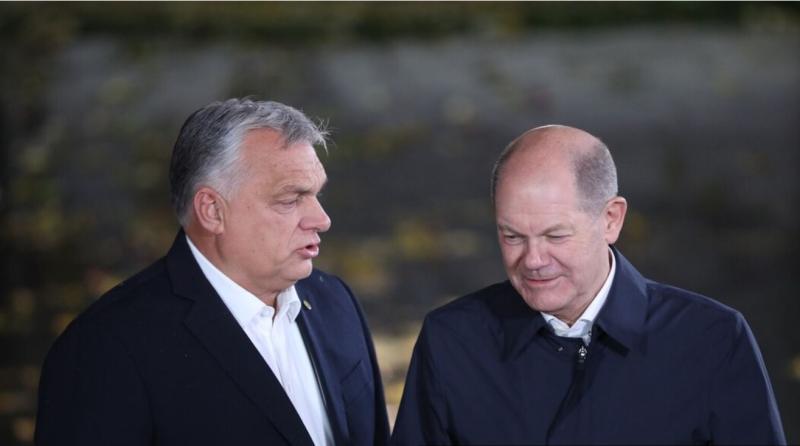 Bruseljski triki: Kako je Scholz prepričal Orbána, naj ne vloži veta na pogajanja o članstvu Ukrajine v EU