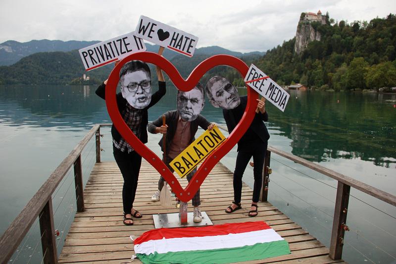 Srbska omrežja pokajo od smeha: kako in zakaj se je srbski predsednik lotil učenja nemščine?