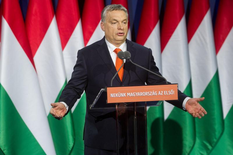 Kako Orban zapira meje, hkrati pa si s kupovanjem novih državljanov krepi oblast