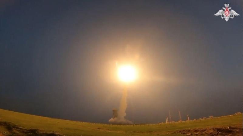 Ruska nepremagljiva raketa: Koliko minut potrebuje »Orešnik«, da uniči Evropo?